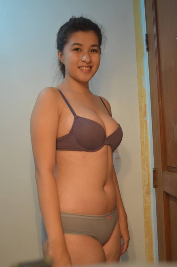 Asian Teen in Pics: Chubby Pinay Teen Trixie and Her Nice Pose
